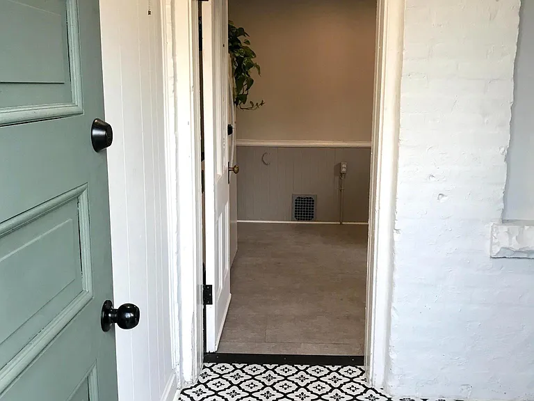 129 W 3rd Ave #A — Photo 3