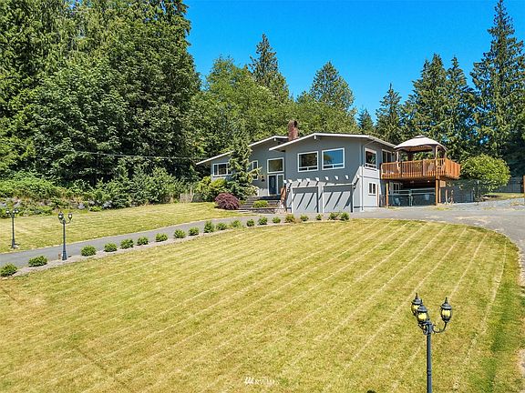 Sweeping circular driveway>