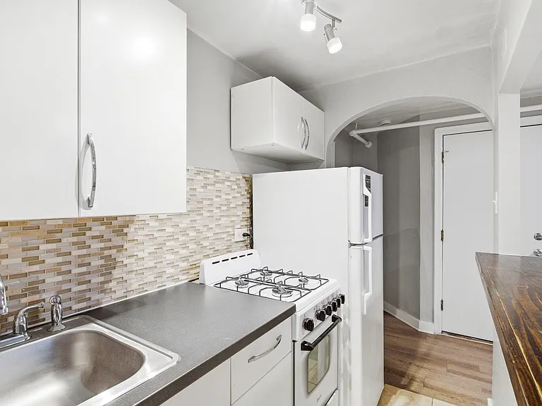 285 S Lincoln — Photo 16