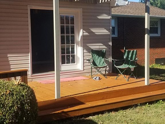 3rd image of 206 Northfield Dr