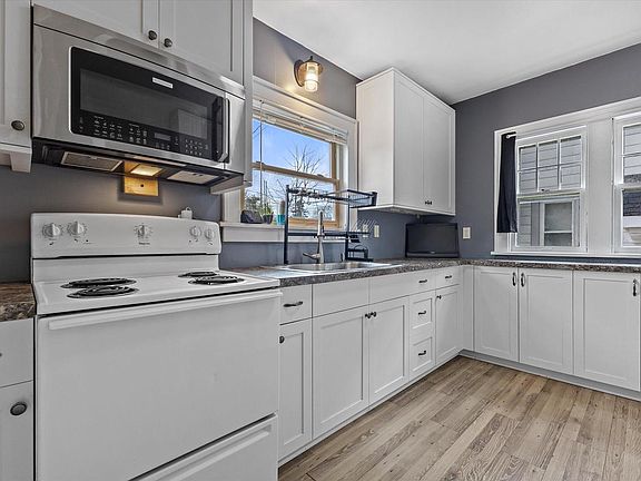 2nd image of 1106 Wolff STREET