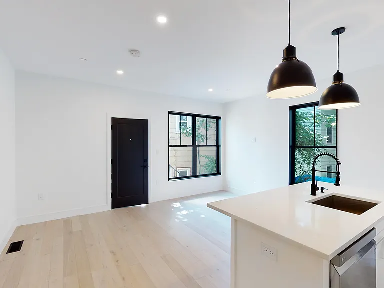 21 Buttonwood St #19 — Photo 6
