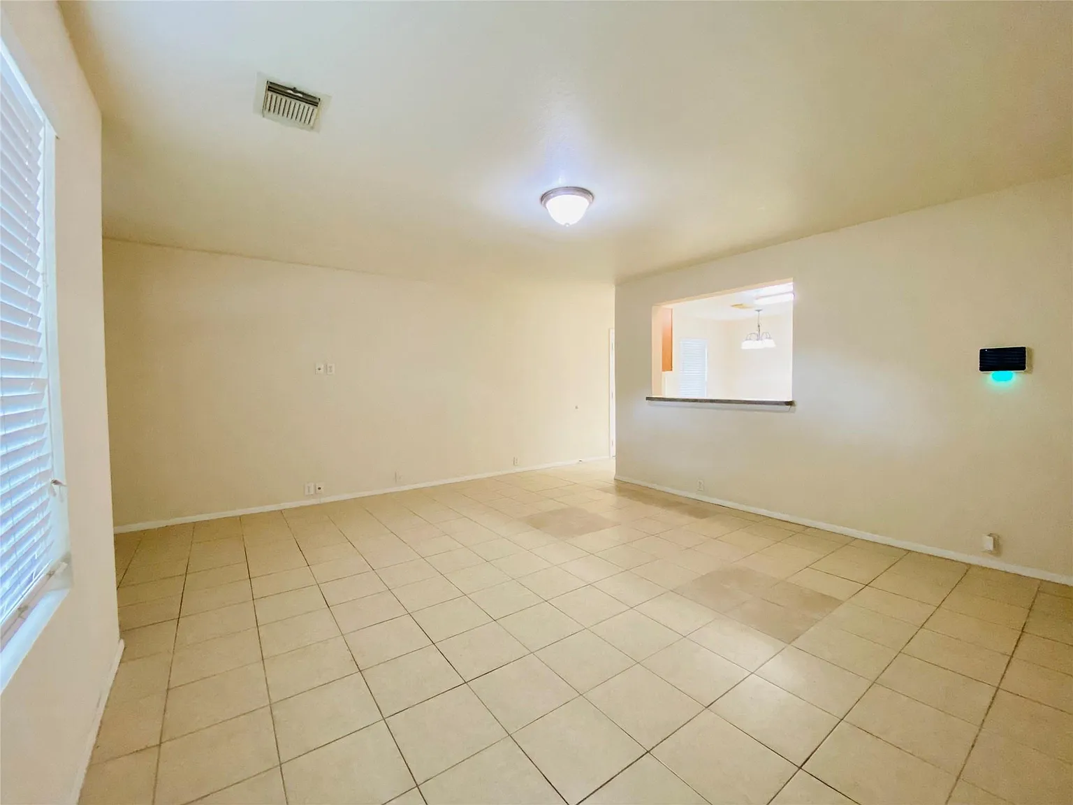 3 bed, 2.0 bath, 1284 sqft, $1,599 — Photo 4