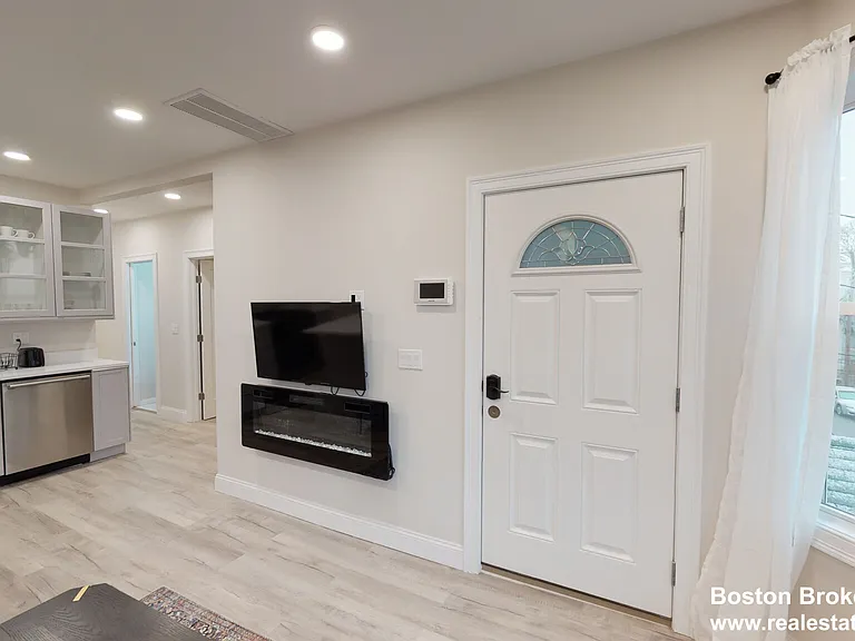 23 Newport St #2 — Photo 4