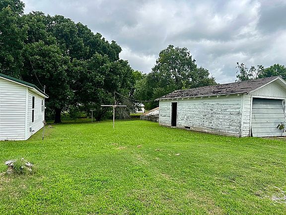 3rd image of 608 Gleason Ave
