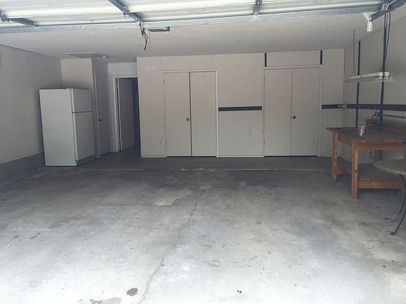 Garage (2 Storages in Front)