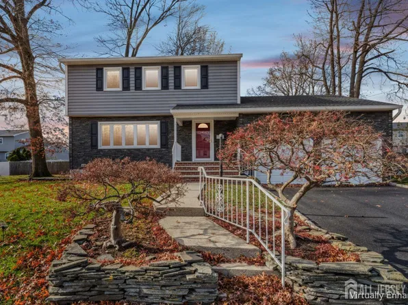 8 Periwinkle Pl, Colonia, NJ 07067