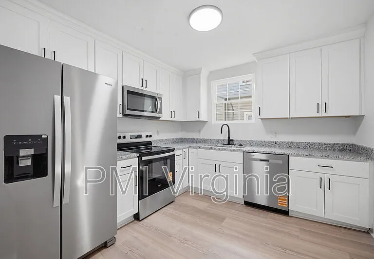 307 N 4th St — Photo 11