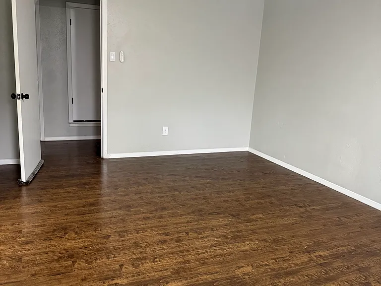 2117 Wellington Dr — Photo 4