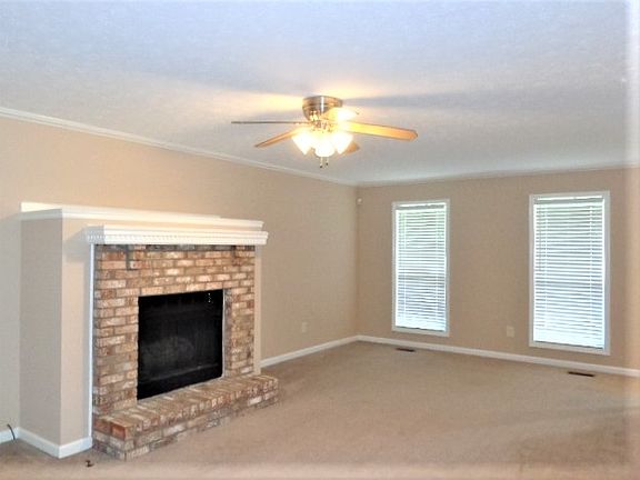 5th image of 406 Buckingham Blvd