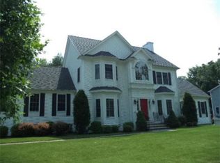 11 Riverfront Dr, Amesbury, MA 01913