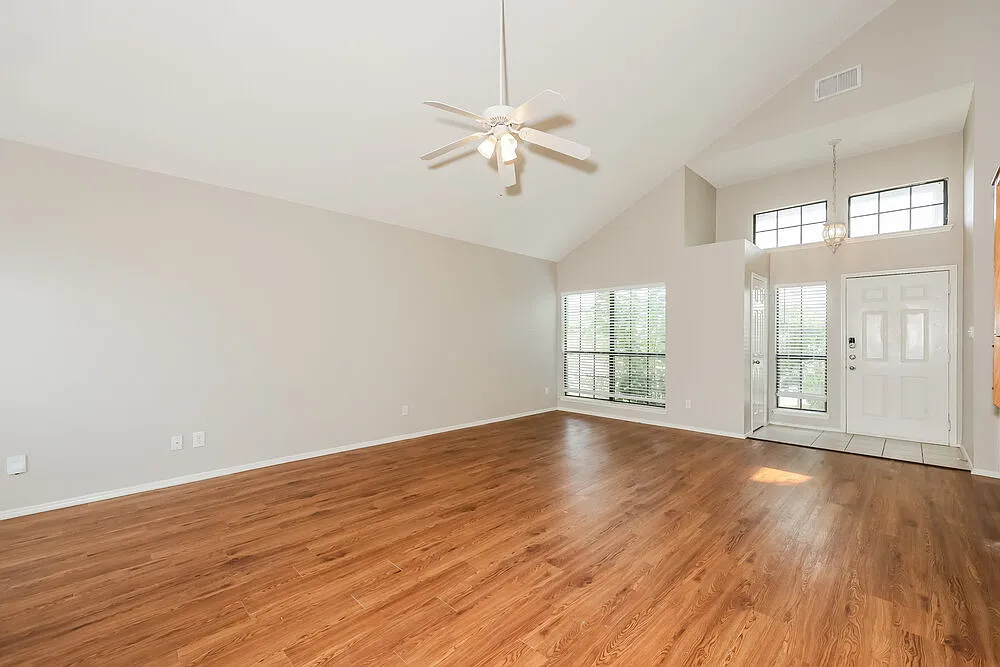 3 bed, 2.0 bath, 1751 sqft, $2,130 — Photo 4