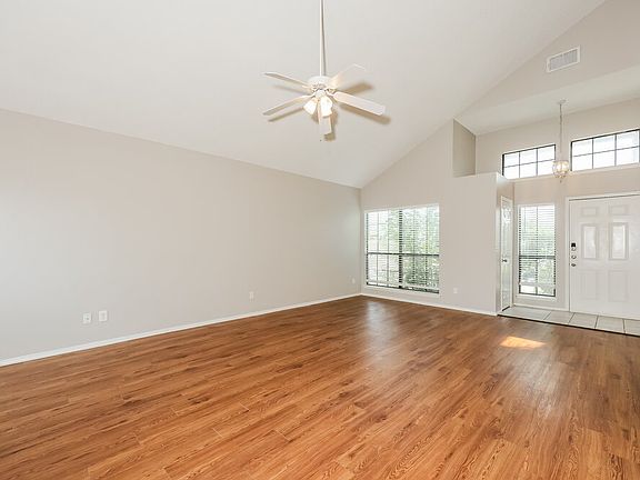 4th image of 423 Barton Dr