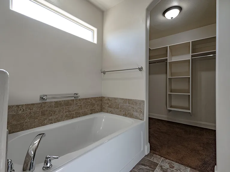 986 Camel Springs Dr — Photo 44