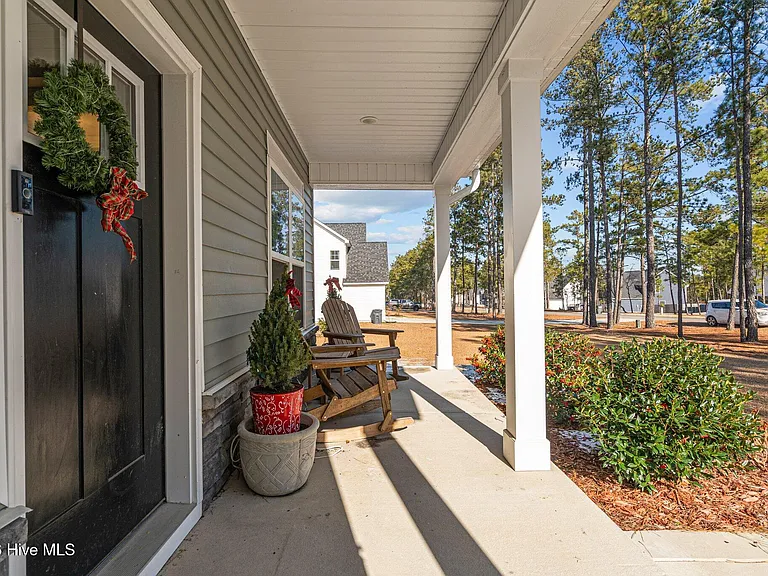 451 Gretchen Rd — Photo 4