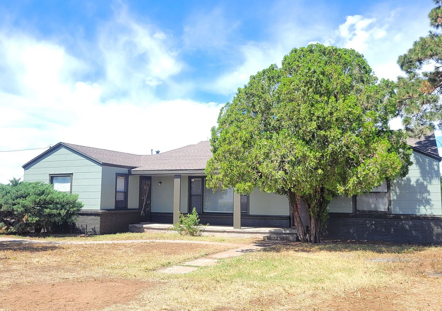 Beautiful County Home Awaits You! 3/2/2 Available November 2026! — Photo 3