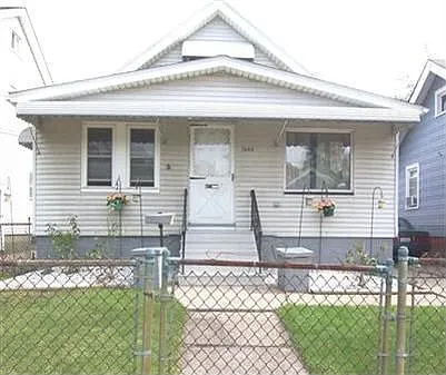 3045 W 115th St photo 1