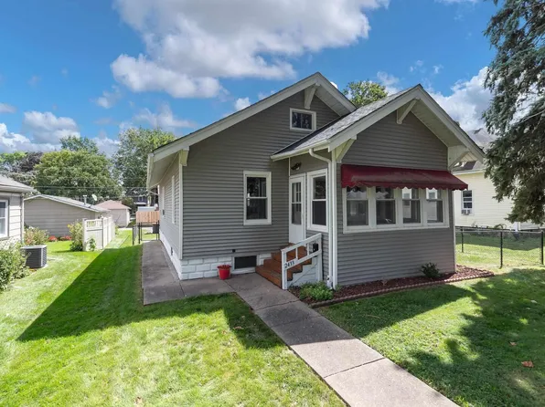 2433 Davenport Ave, Davenport, IA 52803