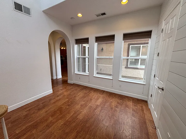 10765 Serratina Dr — Photo 4