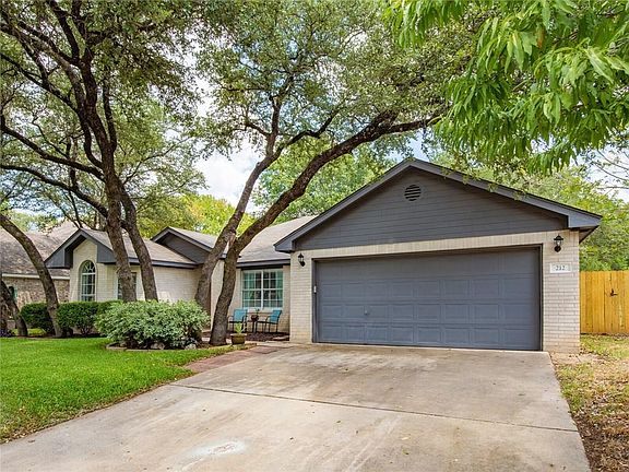4th image of 212 N Mount Rushmore Dr