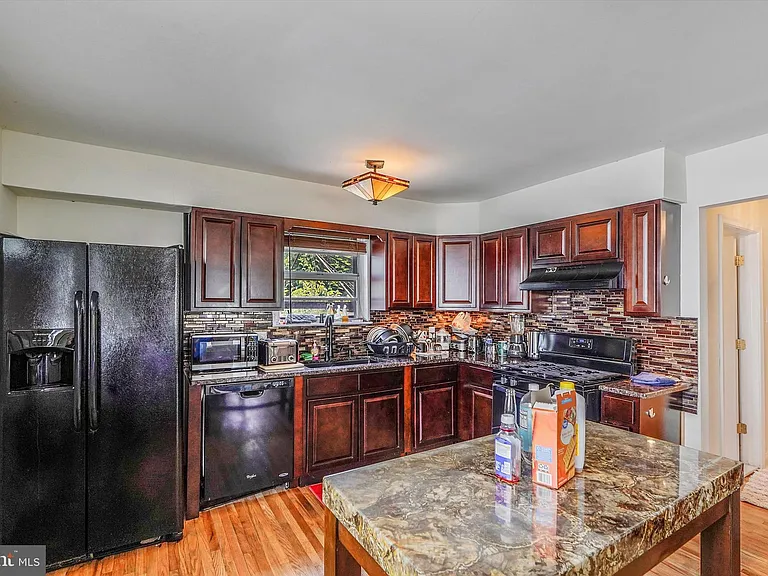 212 E Lafayette Ave — Photo 6