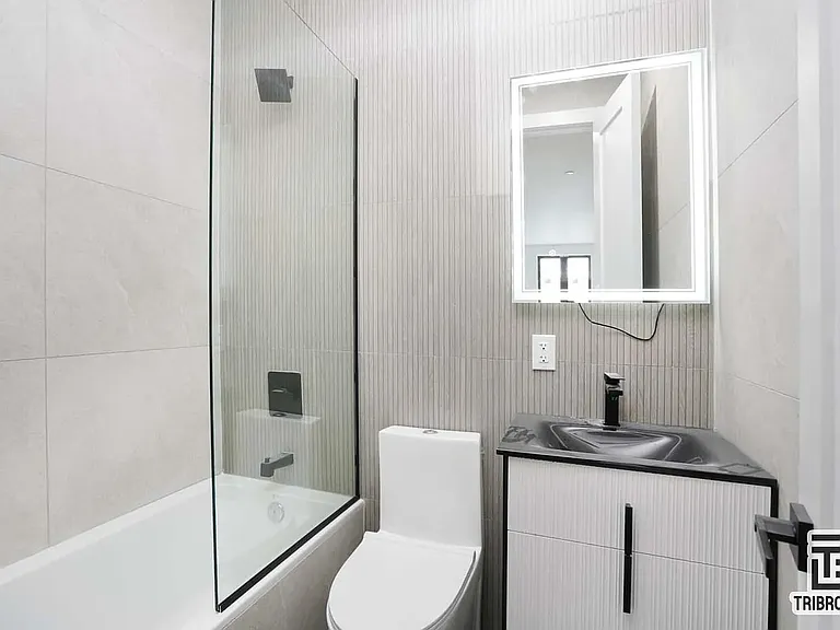 141 Meserole St #4R — Photo 8