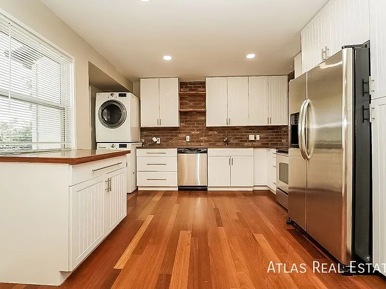 8900 Poze Blvd — Photo 6
