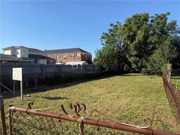 1313 Senate St, New Orleans, LA 70122