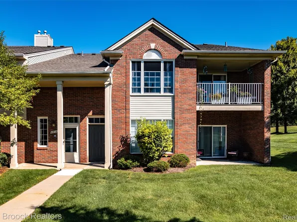 1874 Flagstone Cir, Rochester, MI 48307