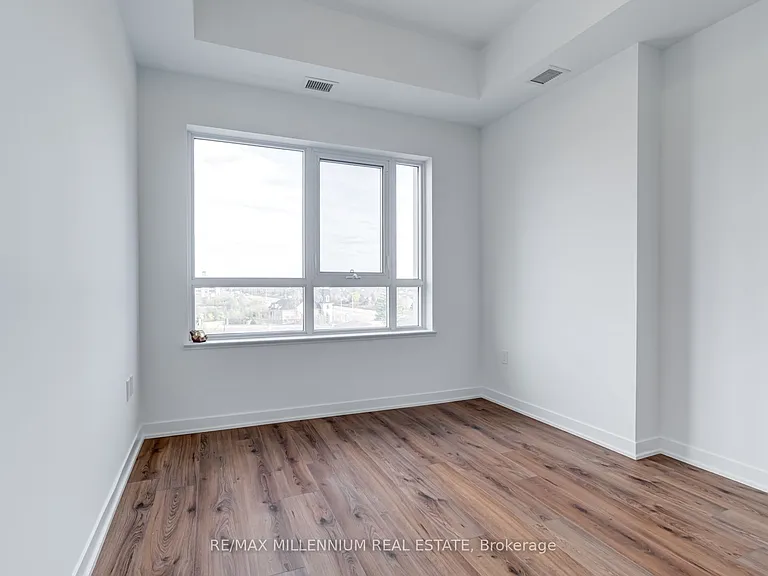 395 Dundas St W #531 — Photo 18