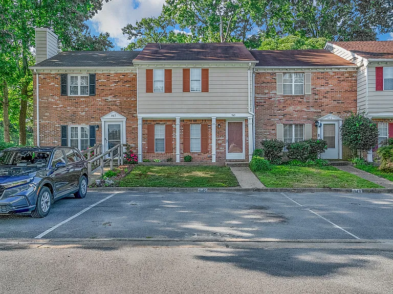 945 Captains Ct — Photo 3