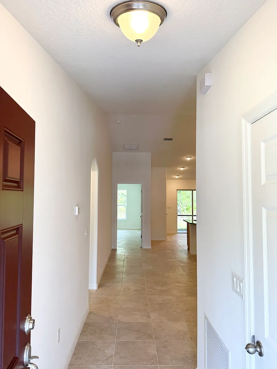 Building Photo - 14 Sleigh Bell Pl #B
