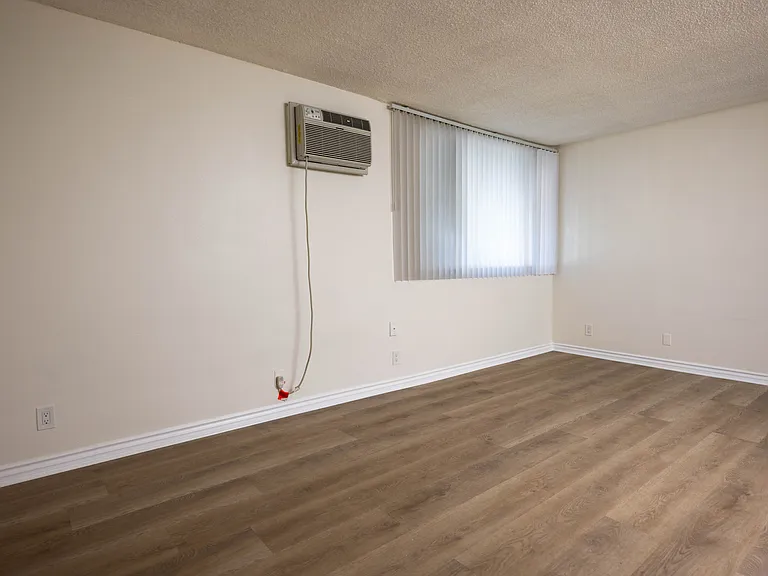 13059 Oxnard St #10A4 — Photo 1