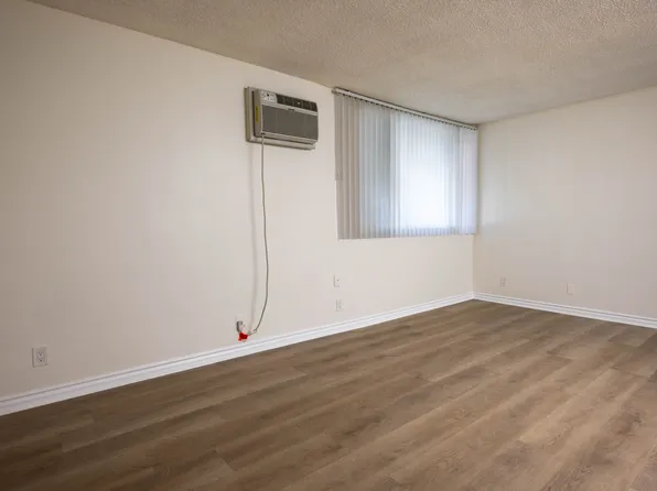 13059 Oxnard St #10A4, Van Nuys, CA 91401
