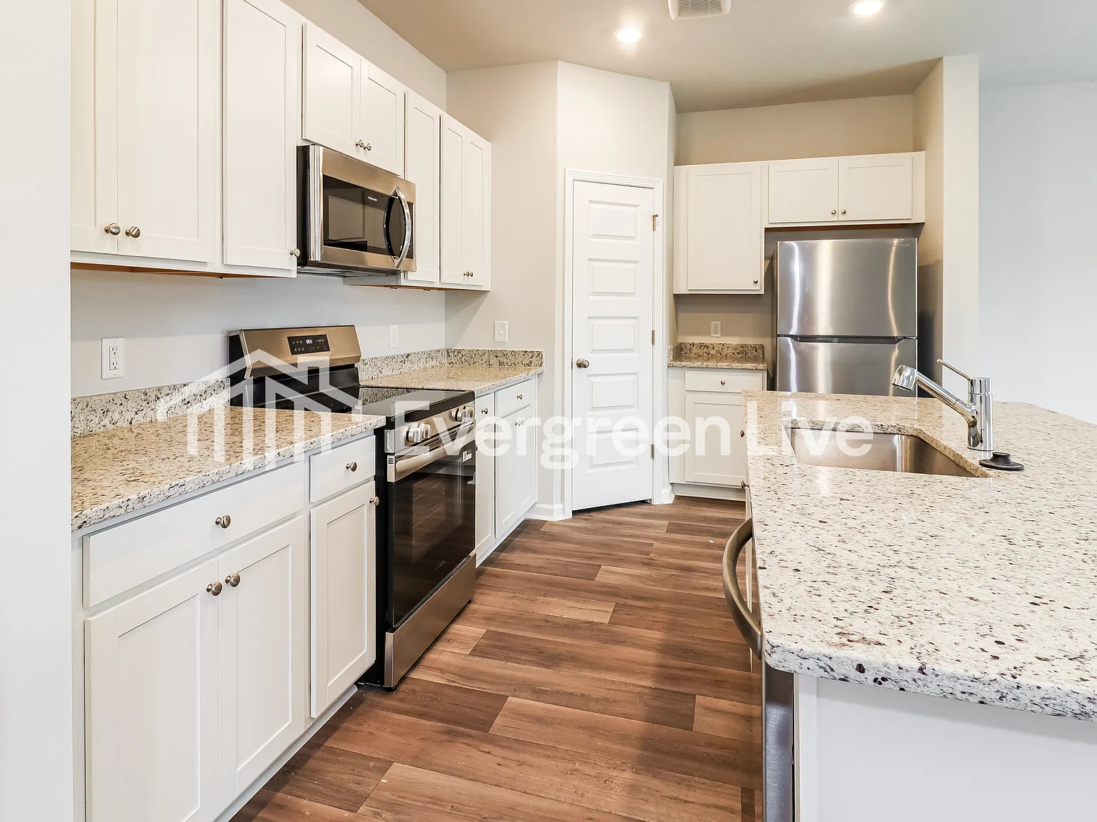 4 bed, 2.5 bath, 1853 sqft, $2,195 — Photo 4