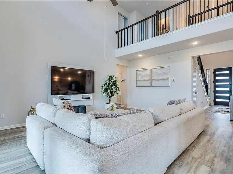 4513 Lucabella Ln — Photo 15