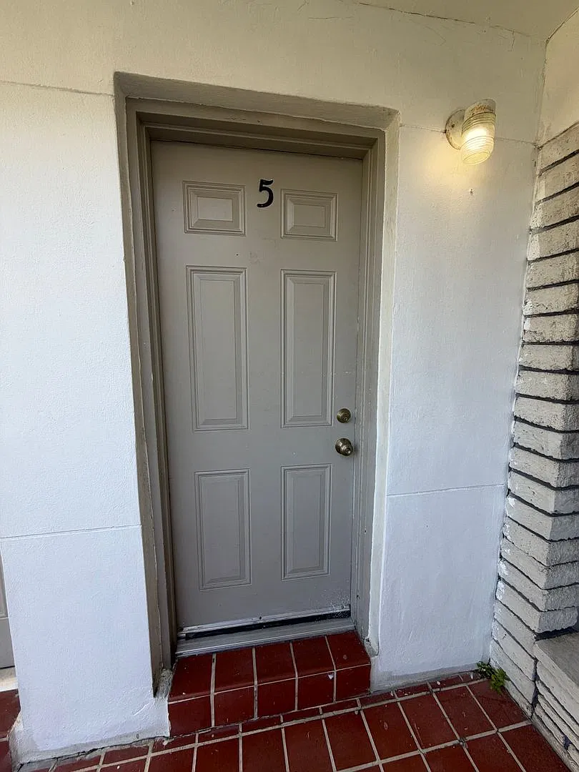 Studio - Centrally located- Walking distance to Brickell! — Photo 4