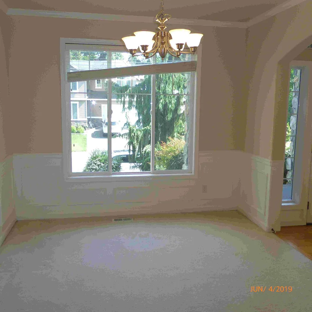 Beautiful 4 Bed 3 Bath with Bonus Room Home in Convenient Location in Lynnwood. — Photo 3