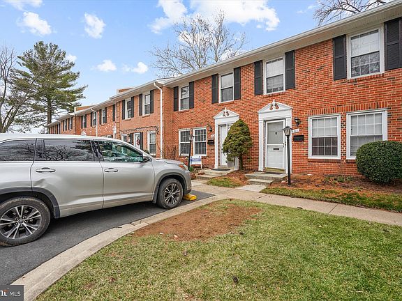4th image of 303 E Dartmouth Dr #190