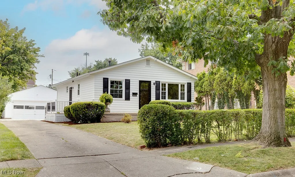 324 Jackson St photo 1