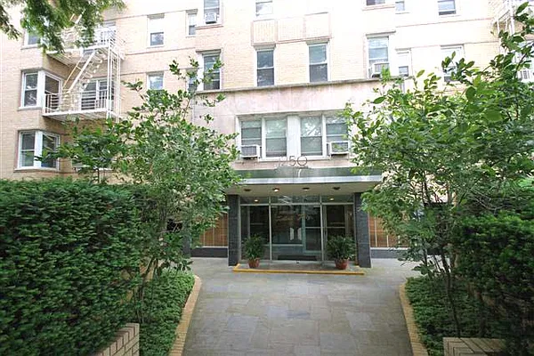 Sold by Best Realty Group Services LLC | media 33