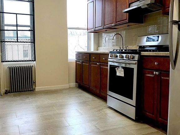 3rd image of 7027 65th Pl APT 1R