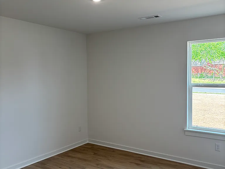 814 Heeler Ave — Photo 8