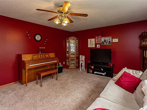 5th image of 306 NW Winterberry St