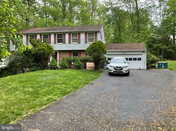 12321 Folkstone Dr, Herndon, VA 20171