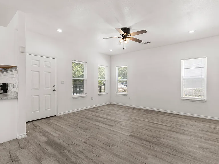 1215 Kellum St #1 — Photo 4