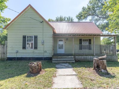 417 Grand Ave, Higbee, MO, 65257