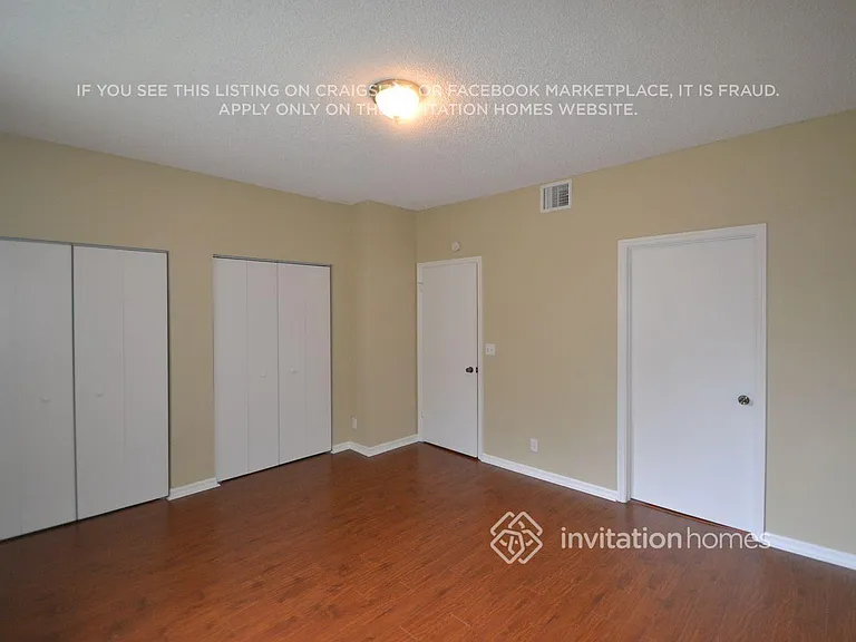 1136 Sorrento Dr — Photo 8
