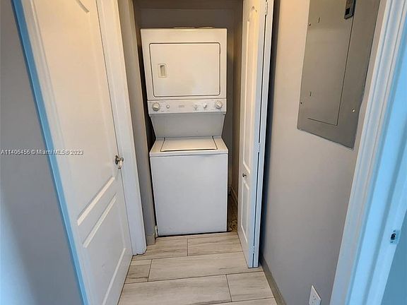 4th image of 117 NW 42nd Ave APT 911