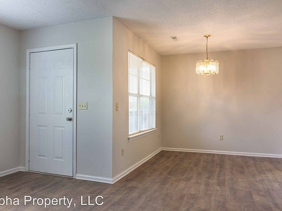 3rd image of 16 Verner Creek Ct